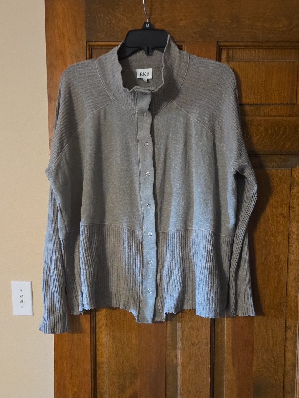 BKE Women's Green Button-Front Ribbed Cardigan Sweater